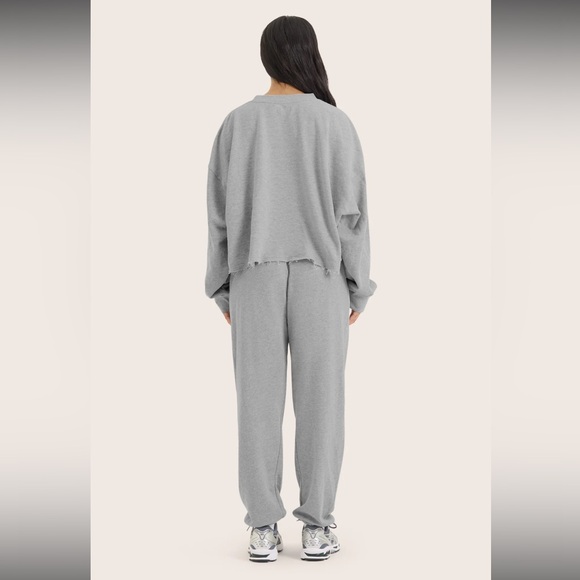 SET ACTIVE - limited edition sweatshirt & joggers - Picture 2 of 6